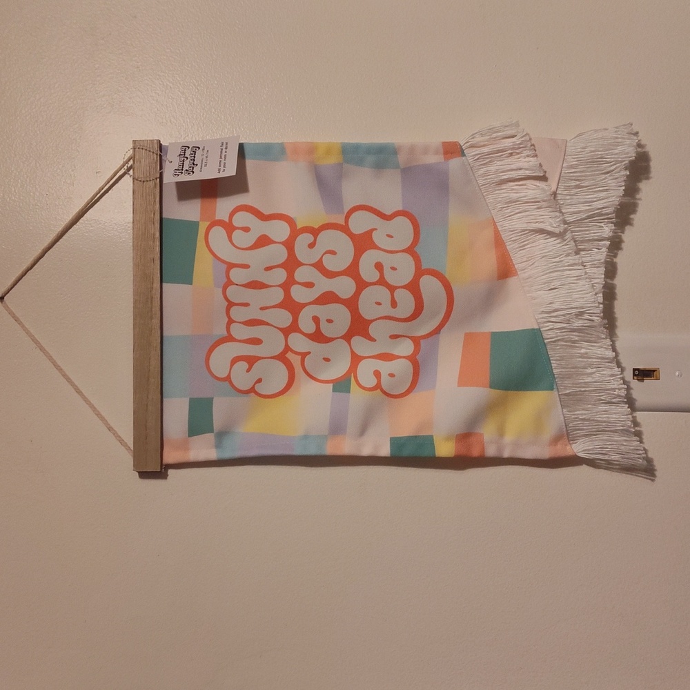 🌞 NWT New View Gifts "Sunny Days Ahead" Wall Tapestry Retro Bubble Letters